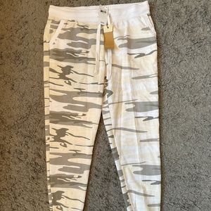 Camo jogger sweatpants NWT